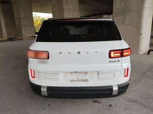 Geely ICON — Фото автомобиля 5