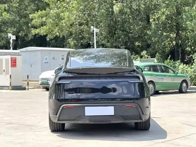 Tesla Model Y — Фото автомобиля 8