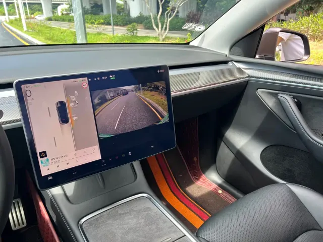 Tesla Model Y — Фото автомобиля 17