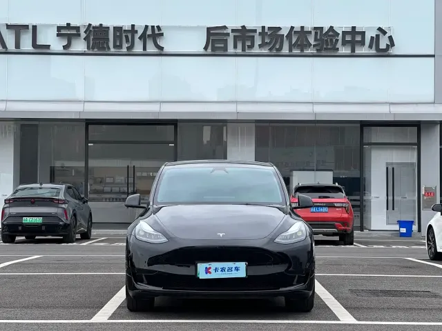 Фотография автомобиля — Tesla Model Y