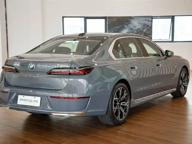 BMW 7 Series — Фото автомобиля 6