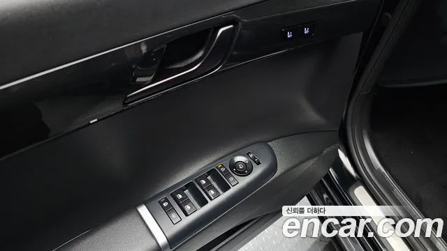 Hyundai Grandeur Grandeur (GN7) 2.5 Бензин 2WD — Фото автомобиля 16