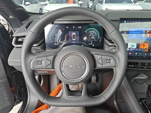 Lynk & Co 03 — Фото автомобиля 6