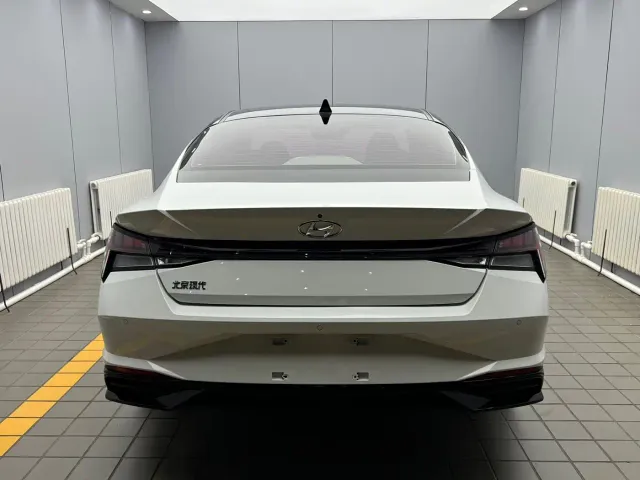 Hyundai Elantra — Фото автомобиля 5