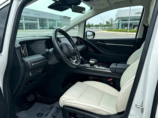 GAC Trumpchi E9 — Фото автомобиля 2