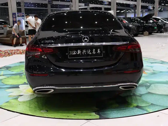 Mercedes-Benz E-Class — Фото автомобиля 5