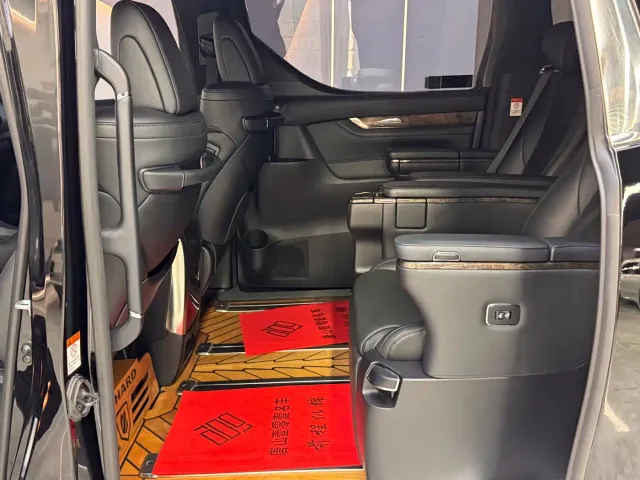 Toyota Alphard — Фото автомобиля 17