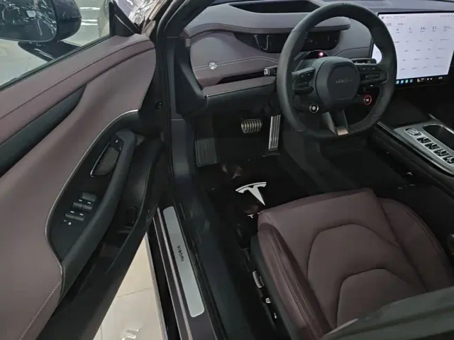 Xiaomi SU7 — Фото автомобиля 15