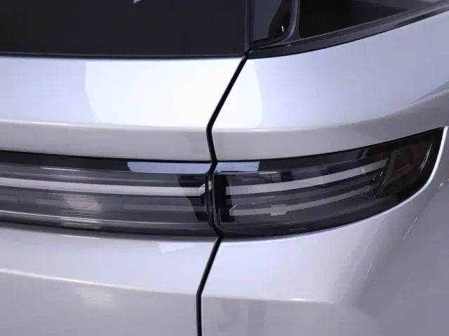 Li Auto i8 — Фото автомобиля 9