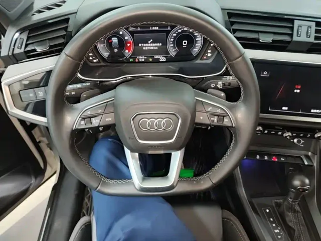 Audi Q3 — Фото автомобиля 10