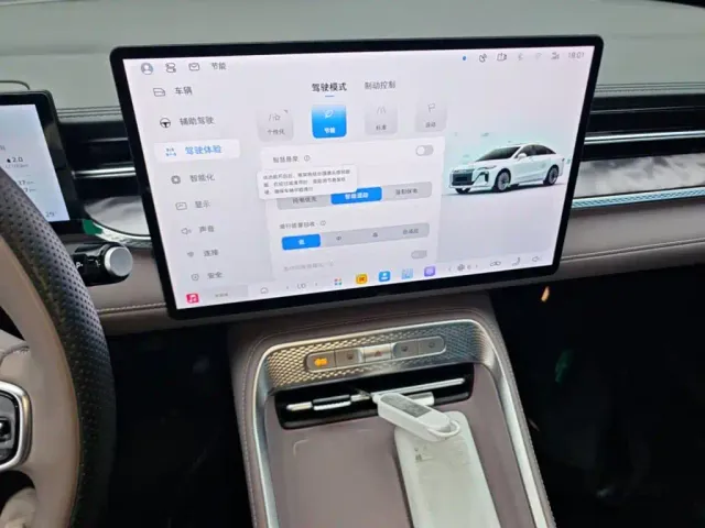 Roewe Roewe M7 DMH 2025 Base — Фото автомобиля 12