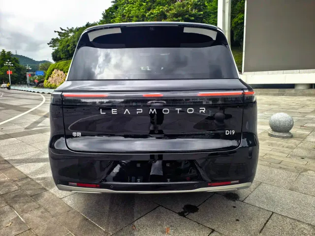 Leapmotor D Series — Фото автомобиля 6