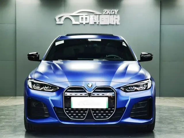 BMW i4 — Фото автомобиля 5