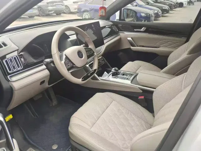 BYD Tang — Фото автомобиля 8