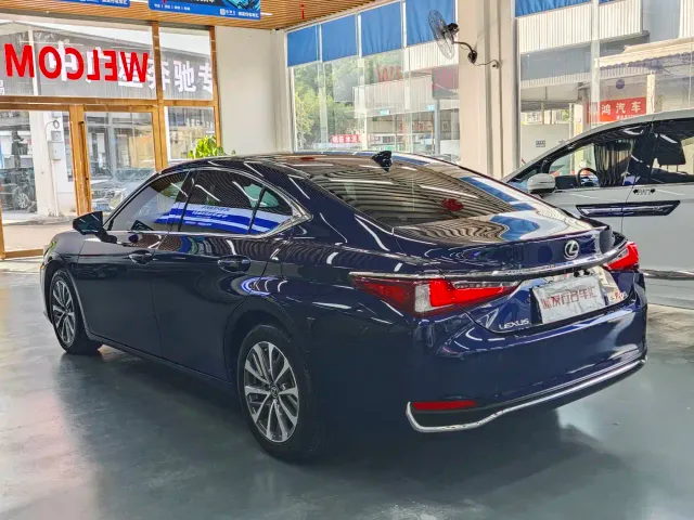 Lexus ES — Фото автомобиля 18