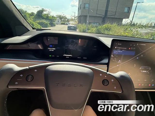 Tesla Model X — Фото автомобиля 11