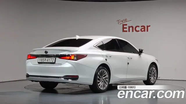 Lexus ES Generation 7 — Фото автомобиля 2