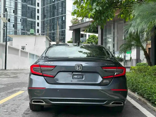 Honda Accord — Фото автомобиля 10