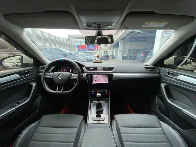 Skoda Superb — Фото автомобиля 15