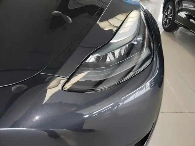 Tesla Model Y — Фото автомобиля 23