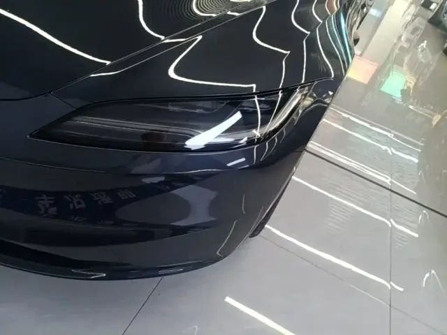 Tesla Model 3 — Фото автомобиля 23