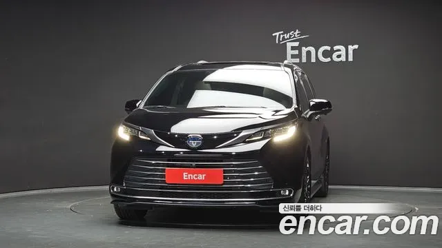 Toyota Sienna — Фото автомобиля 3
