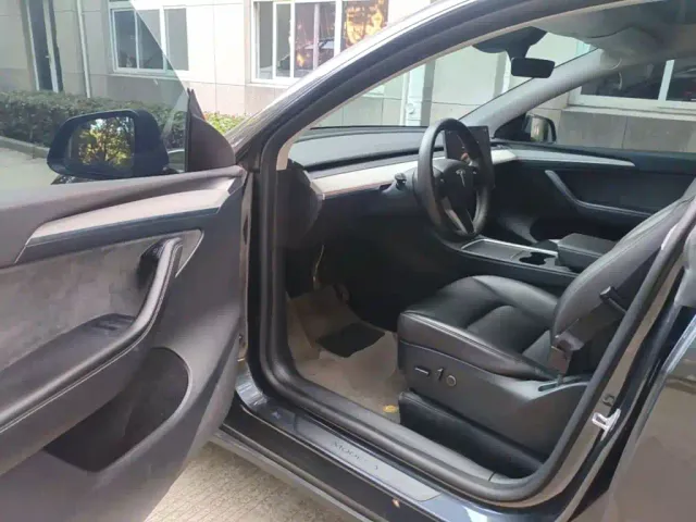 Tesla Model Y — Фото автомобиля 15