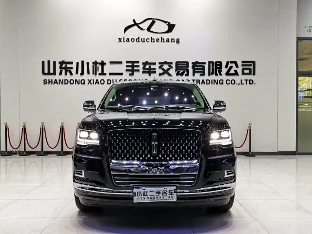 Фотография автомобиля — Lincoln Navigator