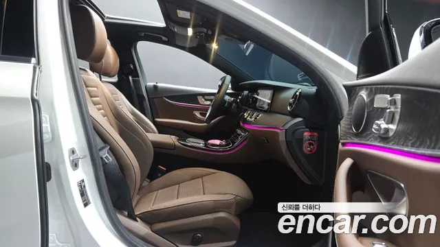 Mercedes-Benz E-Class — Фото автомобиля 26
