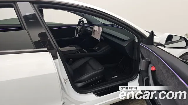Tesla Model 3 — Фото автомобиля 17