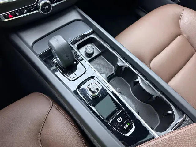 Volvo XC60 — Фото автомобиля 17