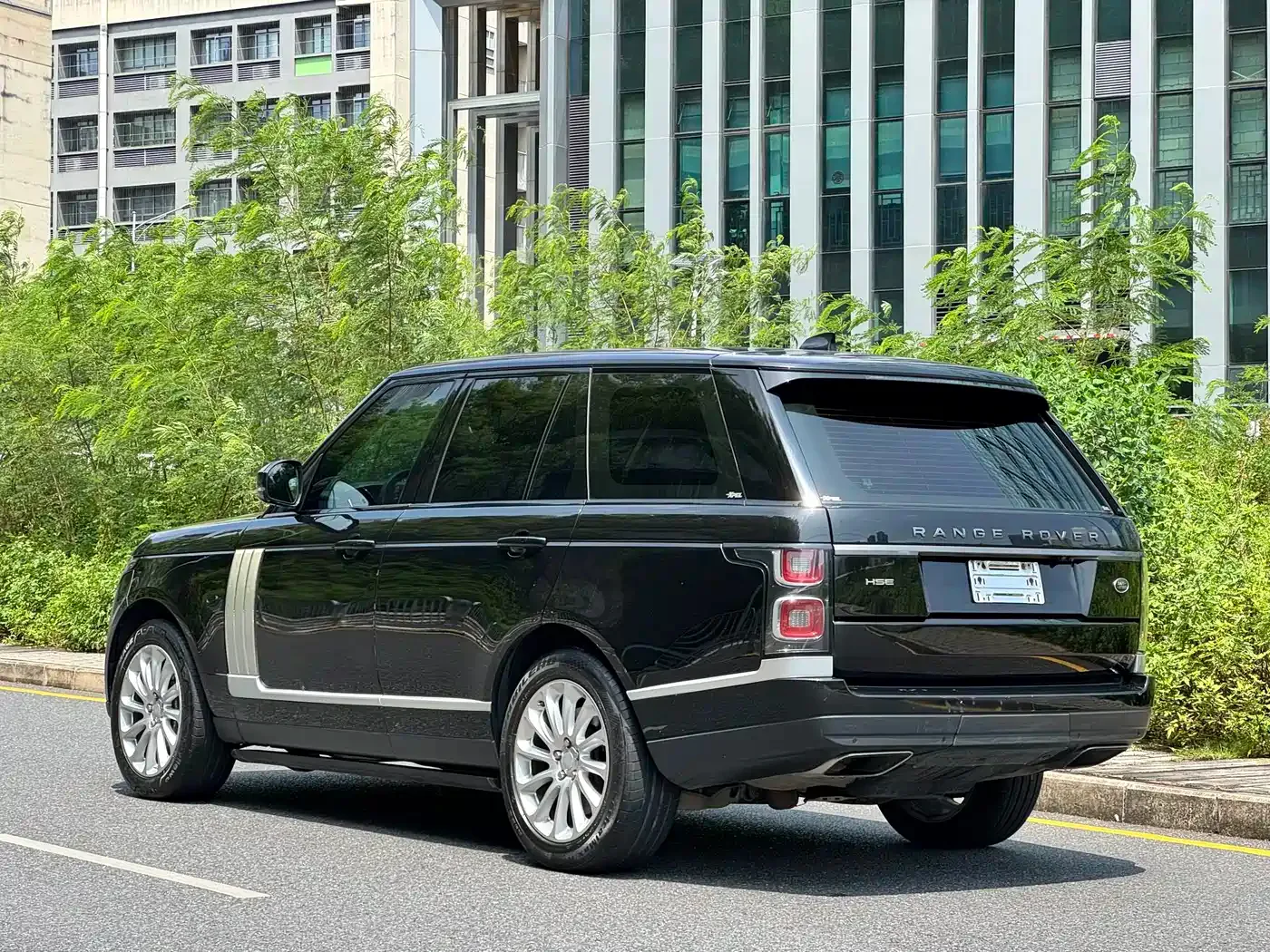 Land Rover Range Rover 2019 3.0 SC V6 Golden Age Edition — Фото автомобиля 12