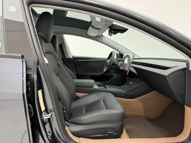 Tesla Model 3 — Фото автомобиля 18