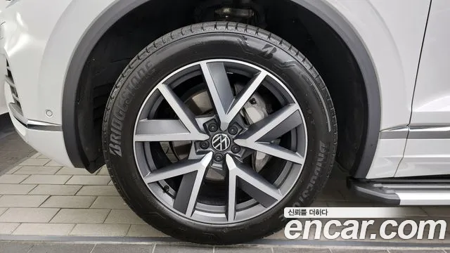 Volkswagen Touareg Touareg 3 поколение 3.0 TDI Prestige — Фото автомобиля 5
