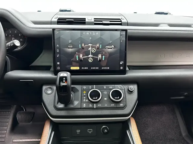 Land Rover Defender — Фото автомобиля 13