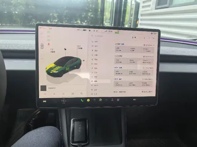Tesla Model 3 — Фото автомобиля 11