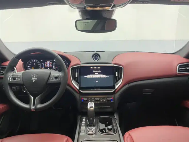 Maserati Ghibli — Фото автомобиля 13