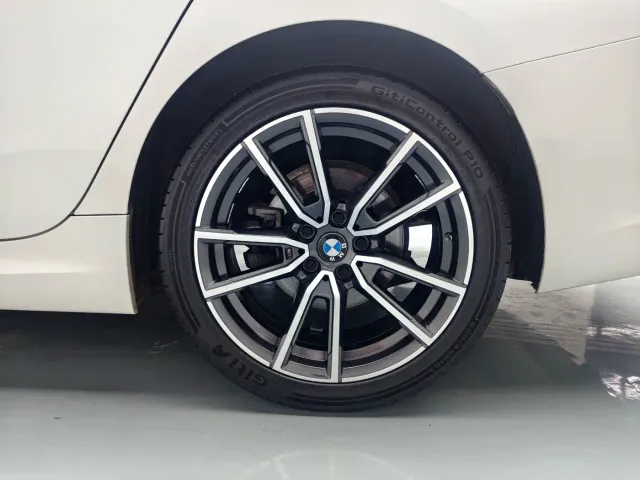 BMW 3 Series — Фото автомобиля 11