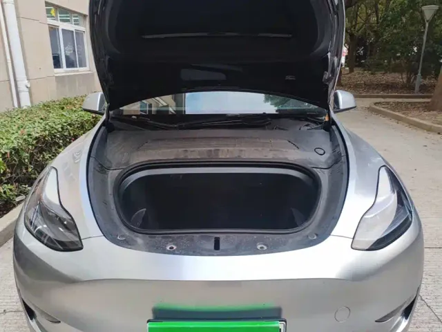 Tesla Model Y — Фото автомобиля 19