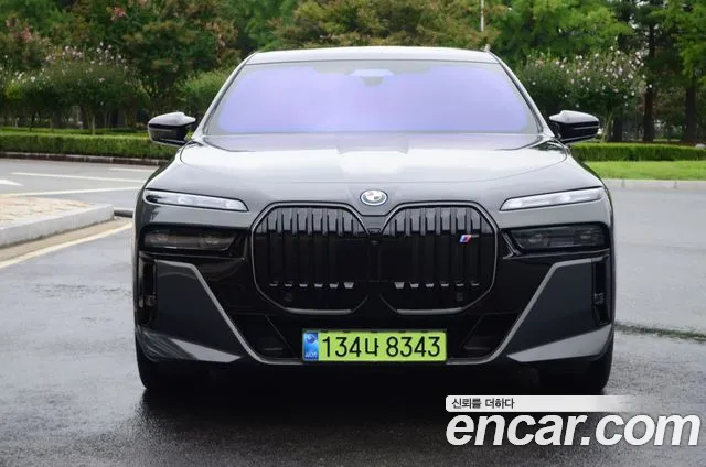 BMW i7 — Фото автомобиля 3