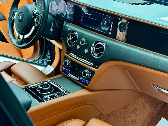 Rolls-Royce Ghost — Фото автомобиля 16