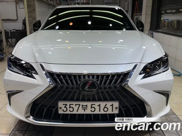 Фотография автомобиля — Lexus ES Generation 7