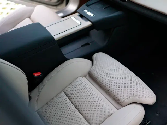 Volvo XC70 Plug-in Hybrid — Фото автомобиля 6