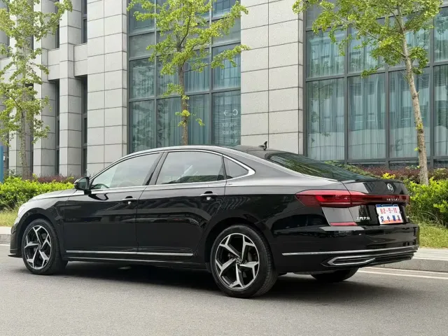 Volkswagen Passat — Фото автомобиля 7