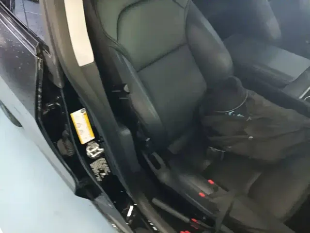Tesla Model 3 — Фото автомобиля 24