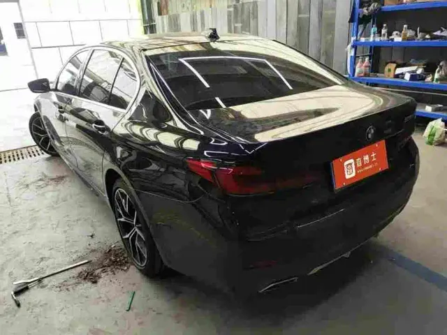 BMW 5 Series — Фото автомобиля 3