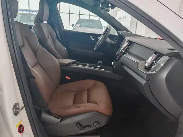 Volvo XC60 — Фото автомобиля 23
