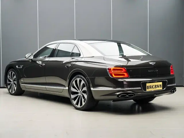 Bentley Flying Spur — Фото автомобиля 5