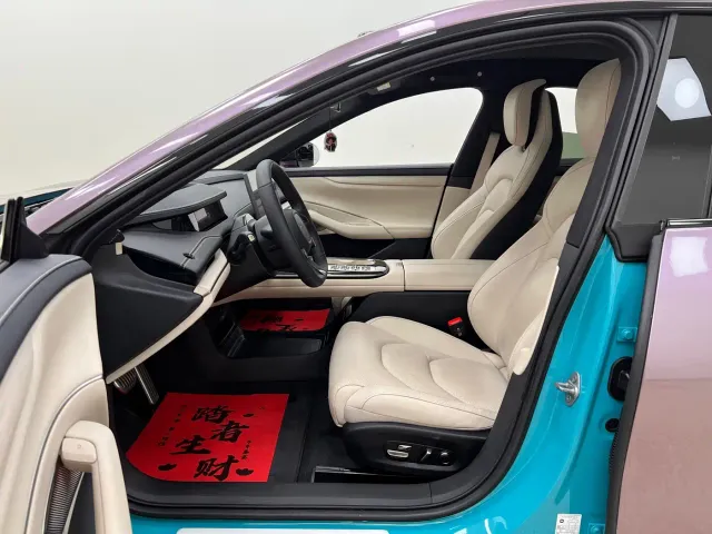 Xiaomi SU7 — Фото автомобиля 17