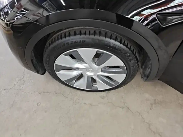 Tesla Model Y — Фото автомобиля 22